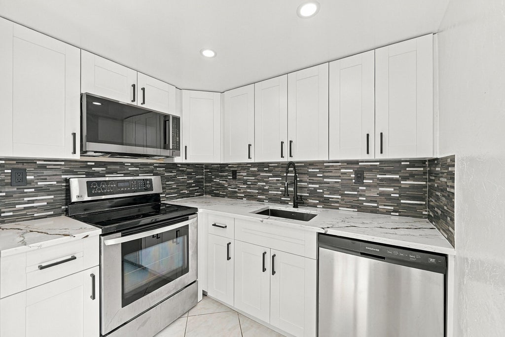 Photo of 541 BURGUNDY L #541, Delray Beach, FL 33484 (MLS # B26079402)