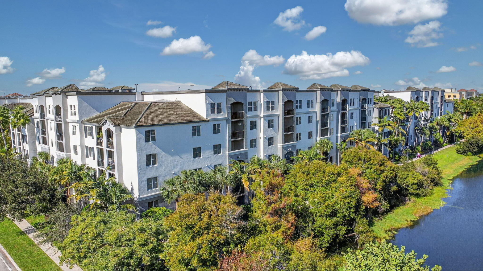 VIZCAYA LAKES CONDO - Residential