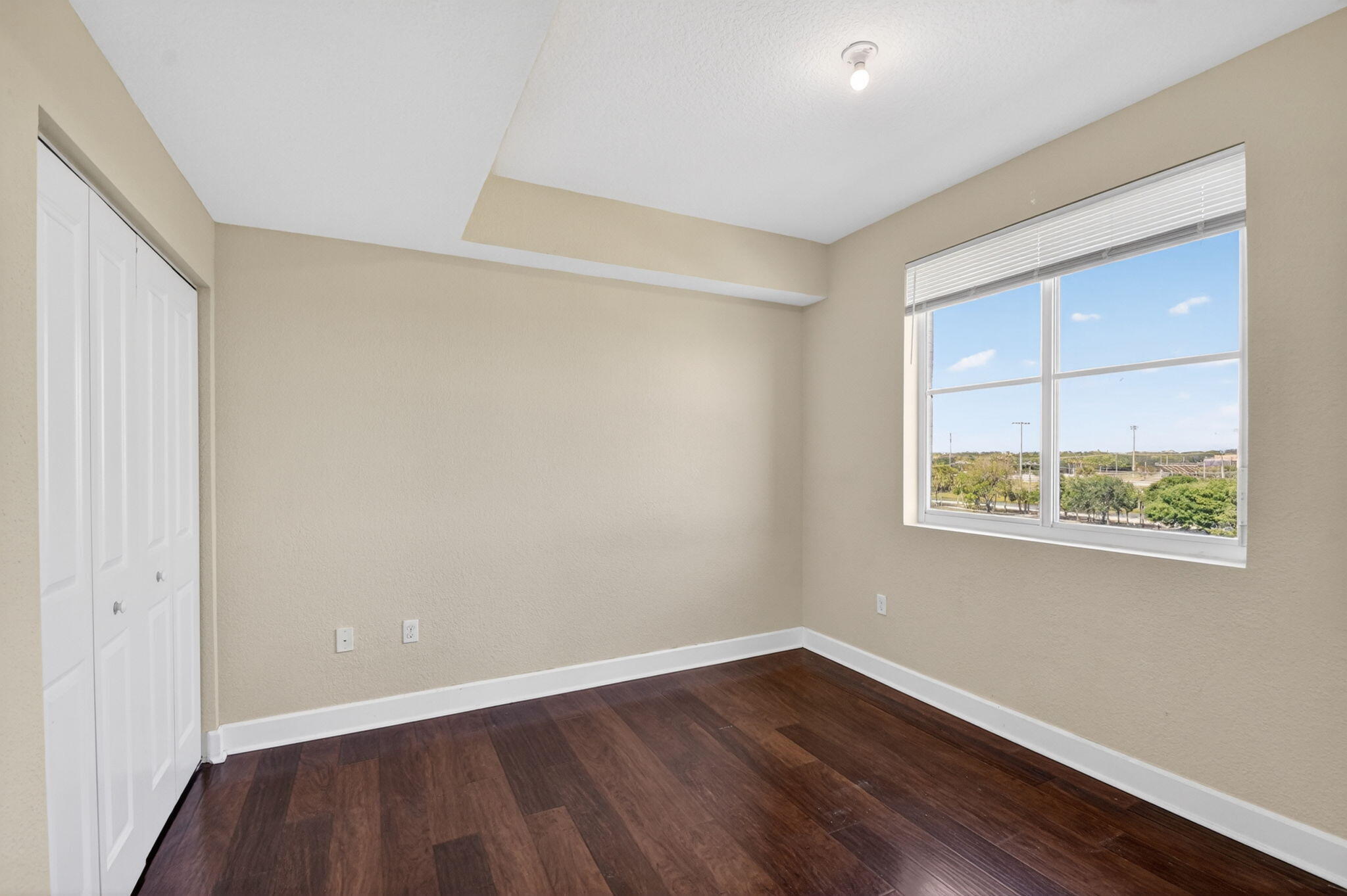 VIZCAYA LAKES CONDO - Residential