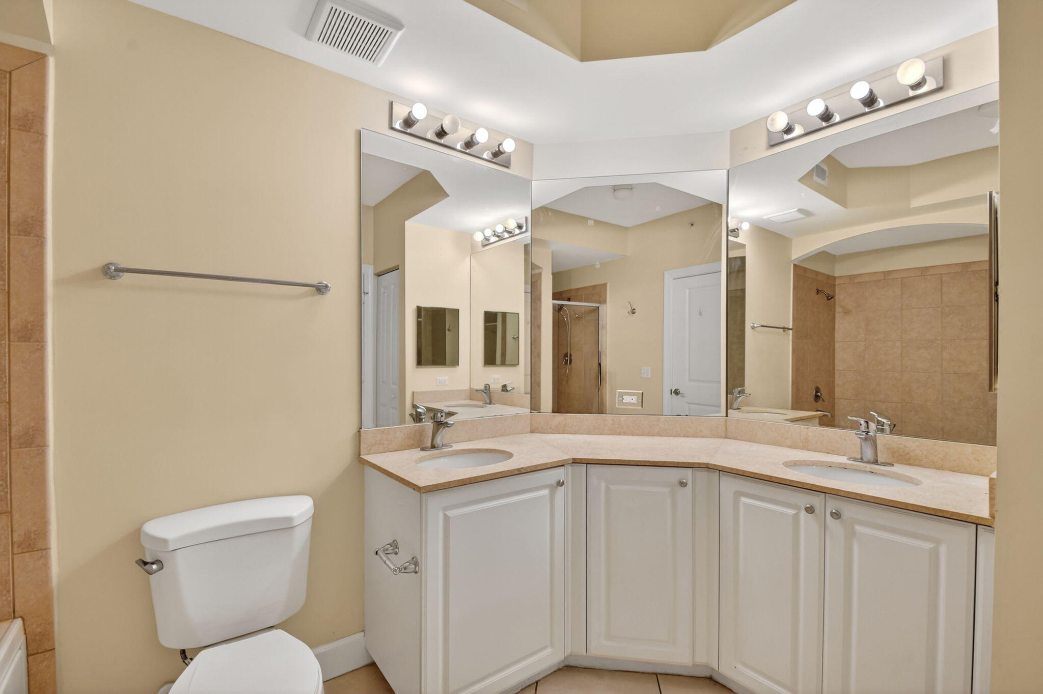 VIZCAYA LAKES CONDO - Residential