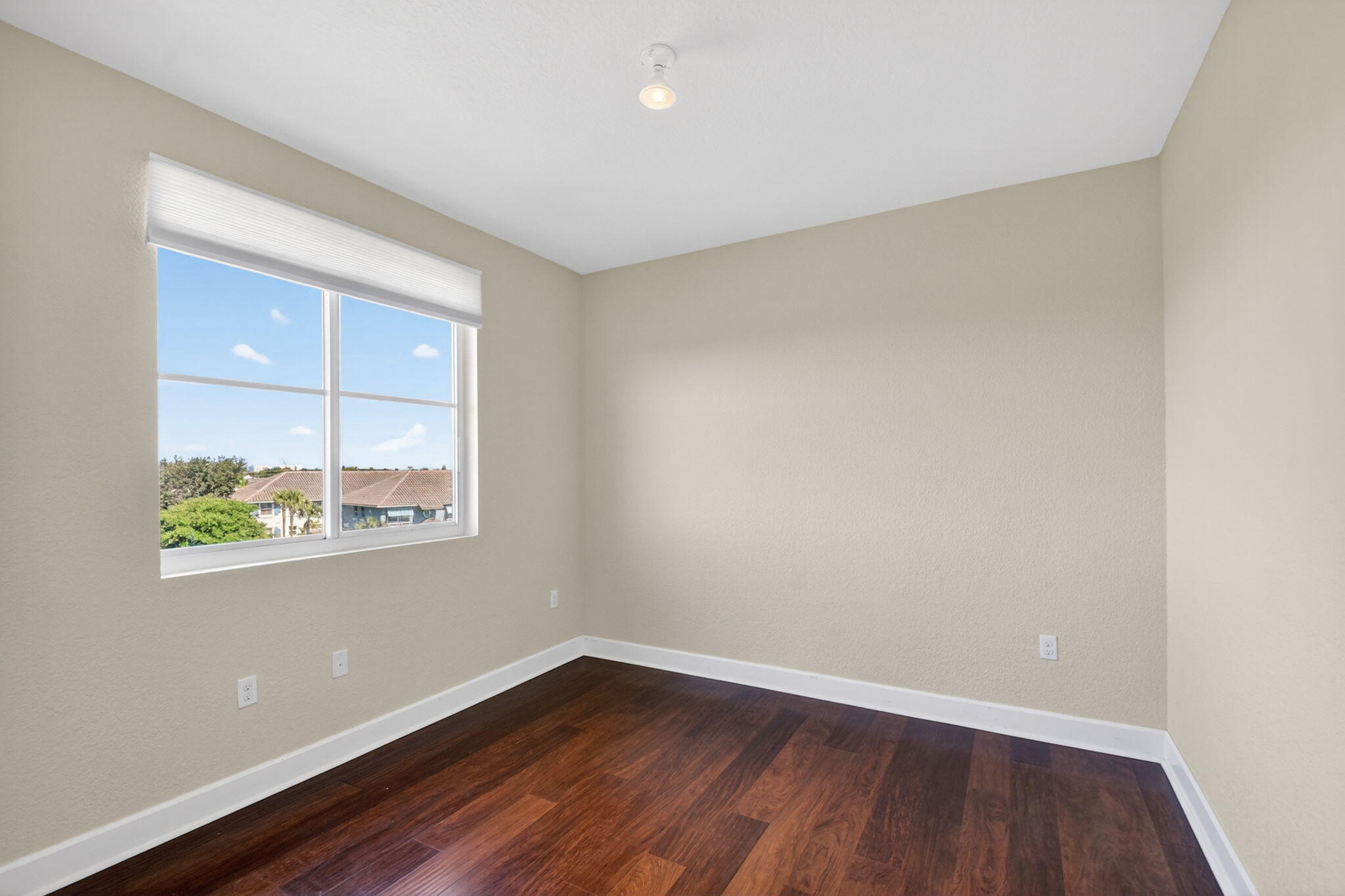 VIZCAYA LAKES CONDO - Residential