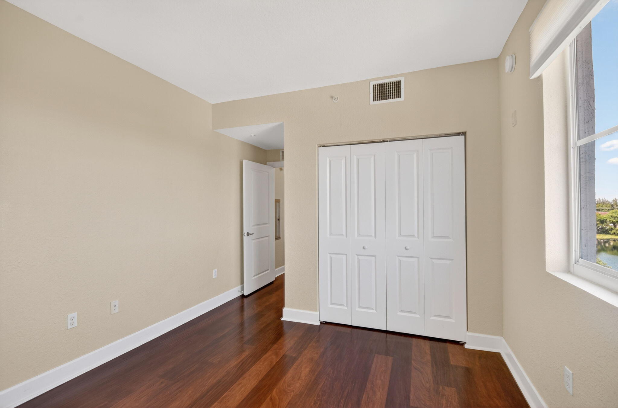 VIZCAYA LAKES CONDO - Residential