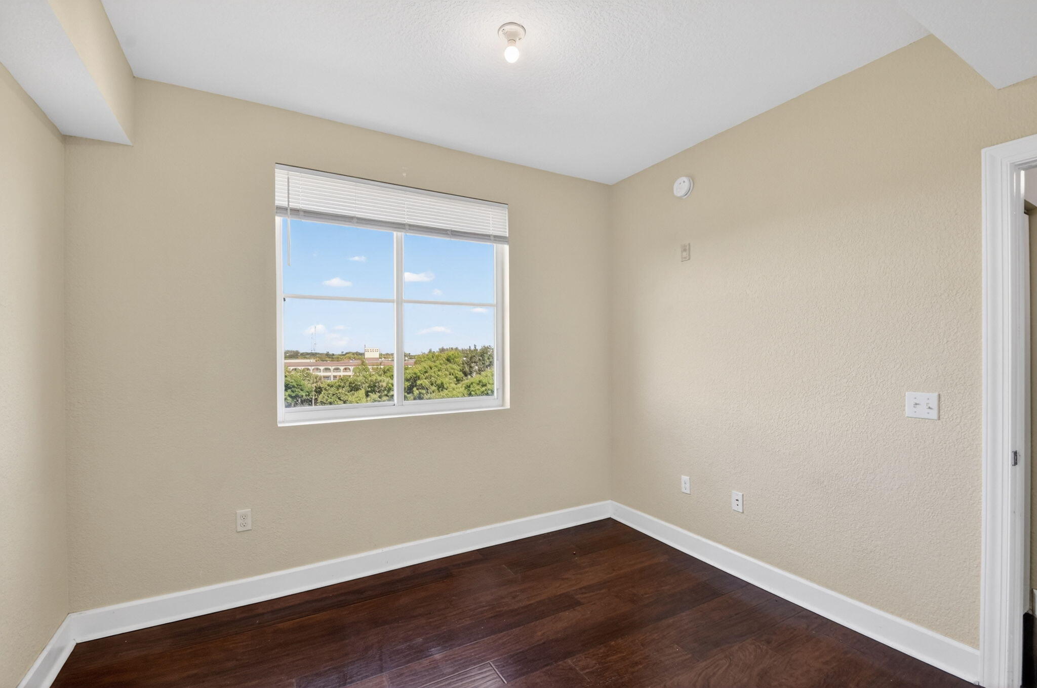 VIZCAYA LAKES CONDO - Residential