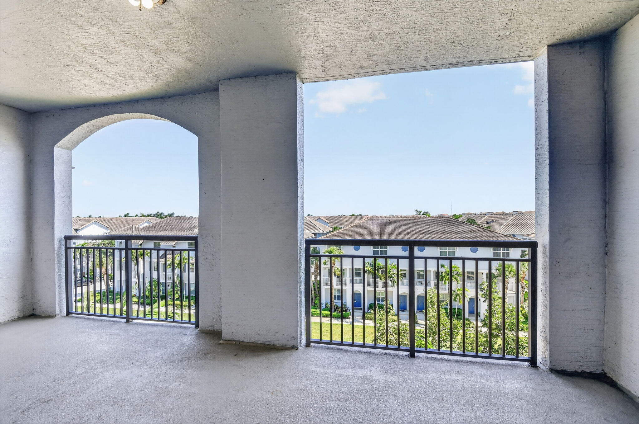 VIZCAYA LAKES CONDO - Residential