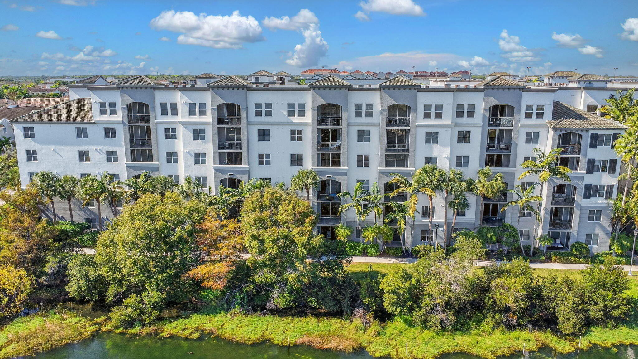 VIZCAYA LAKES CONDO - Residential