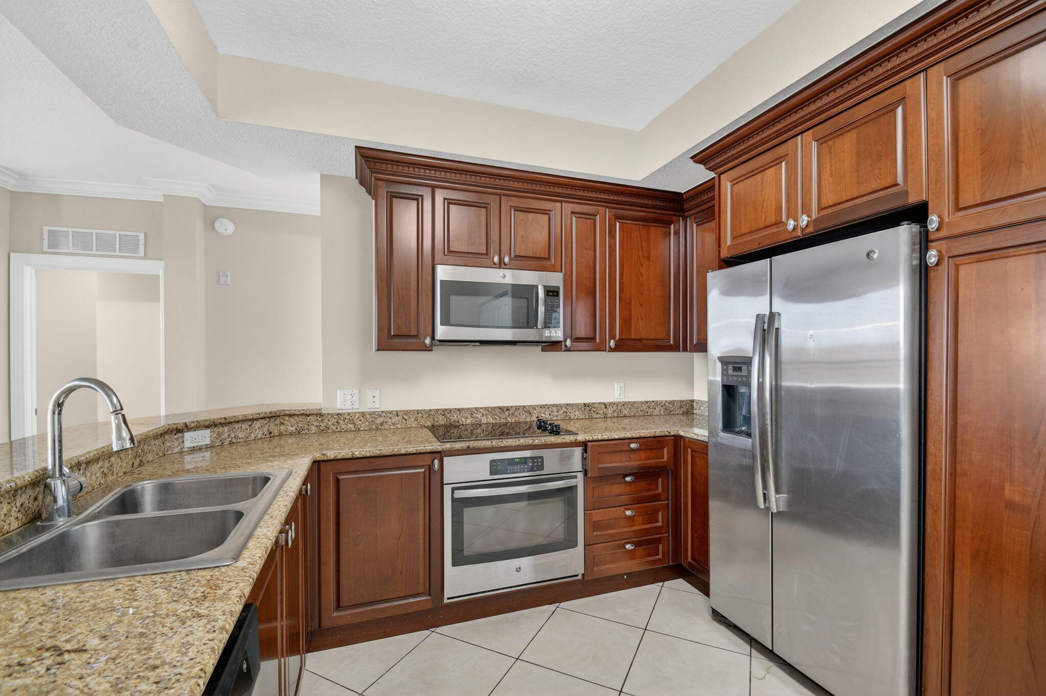 VIZCAYA LAKES CONDO - Residential