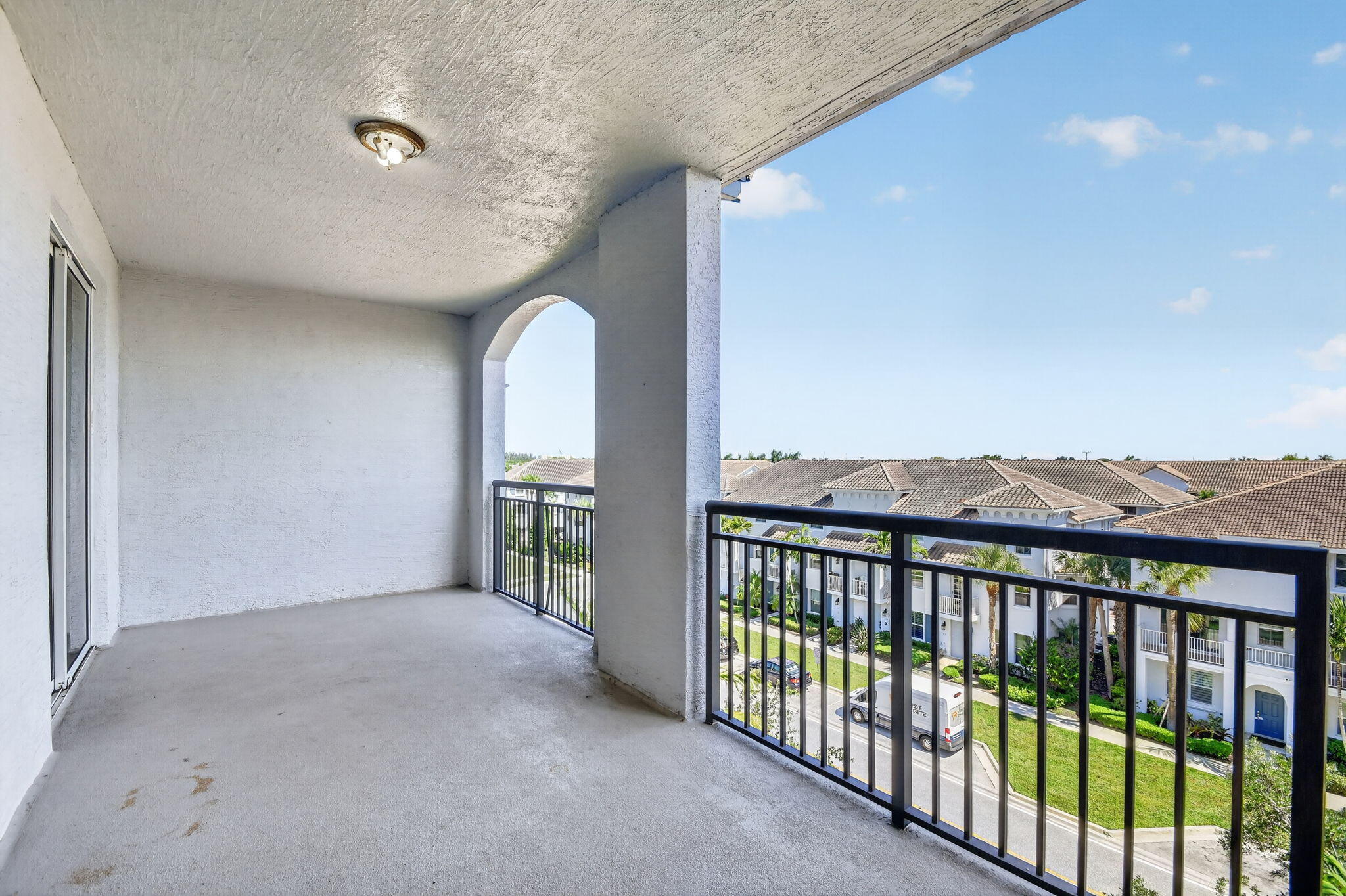 VIZCAYA LAKES CONDO - Residential