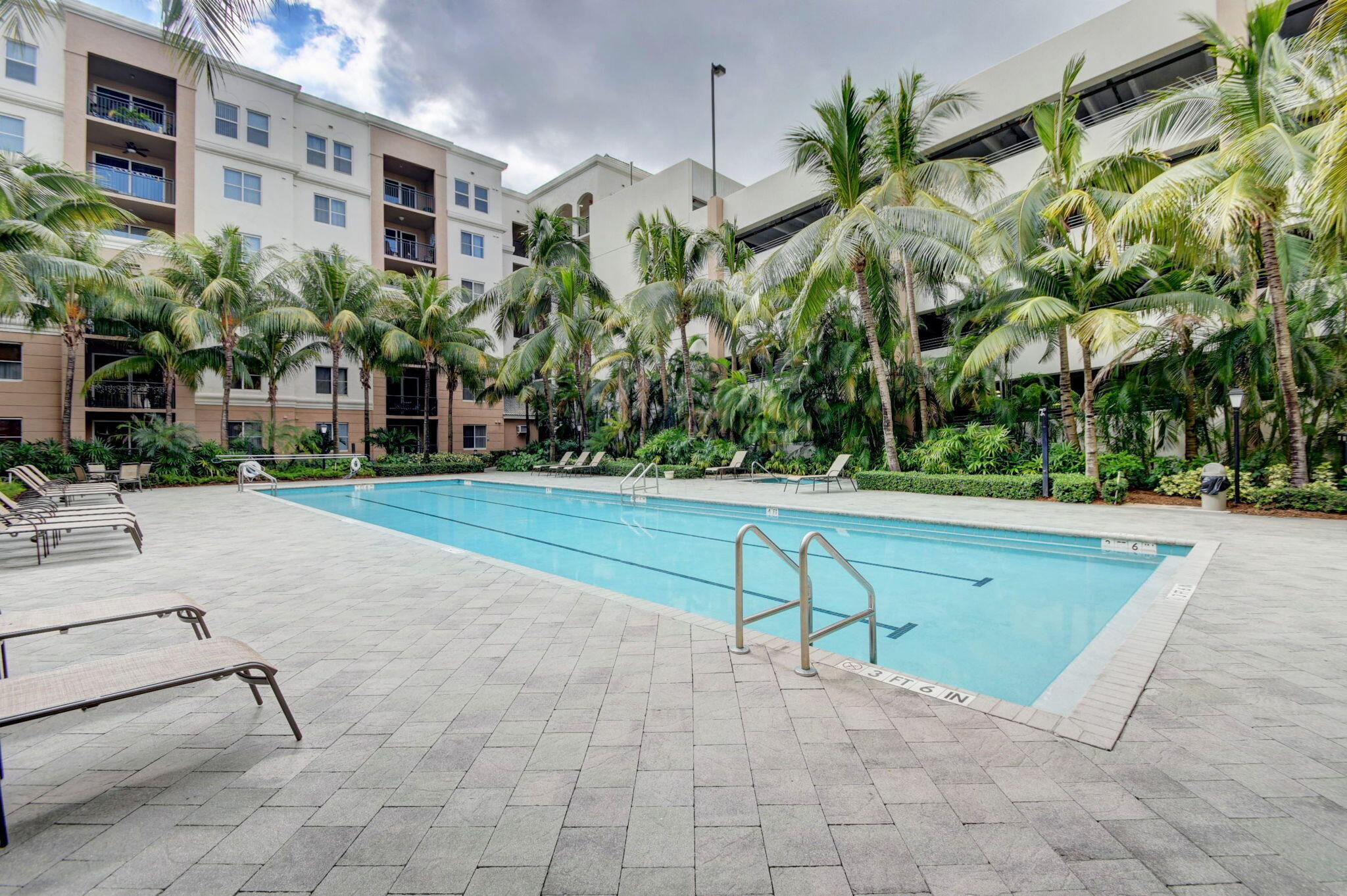 VIZCAYA LAKES CONDO - Residential