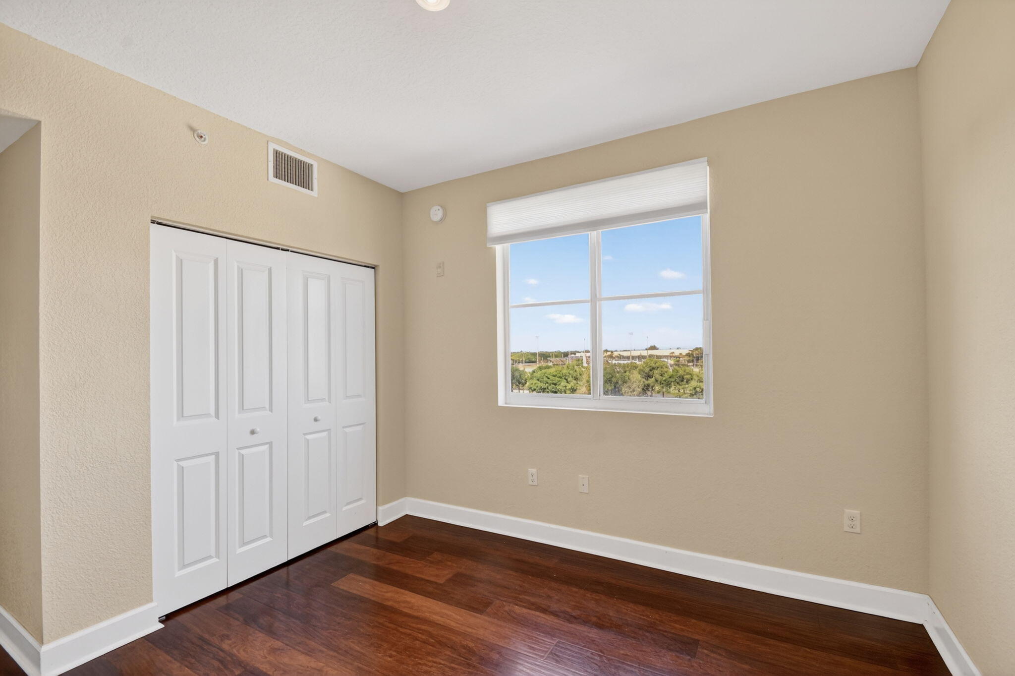 VIZCAYA LAKES CONDO - Residential