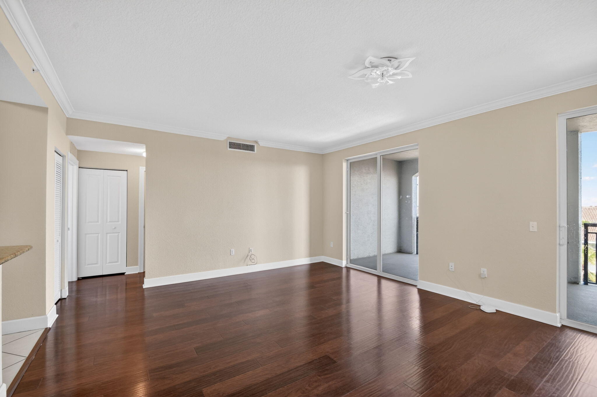 VIZCAYA LAKES CONDO - Residential