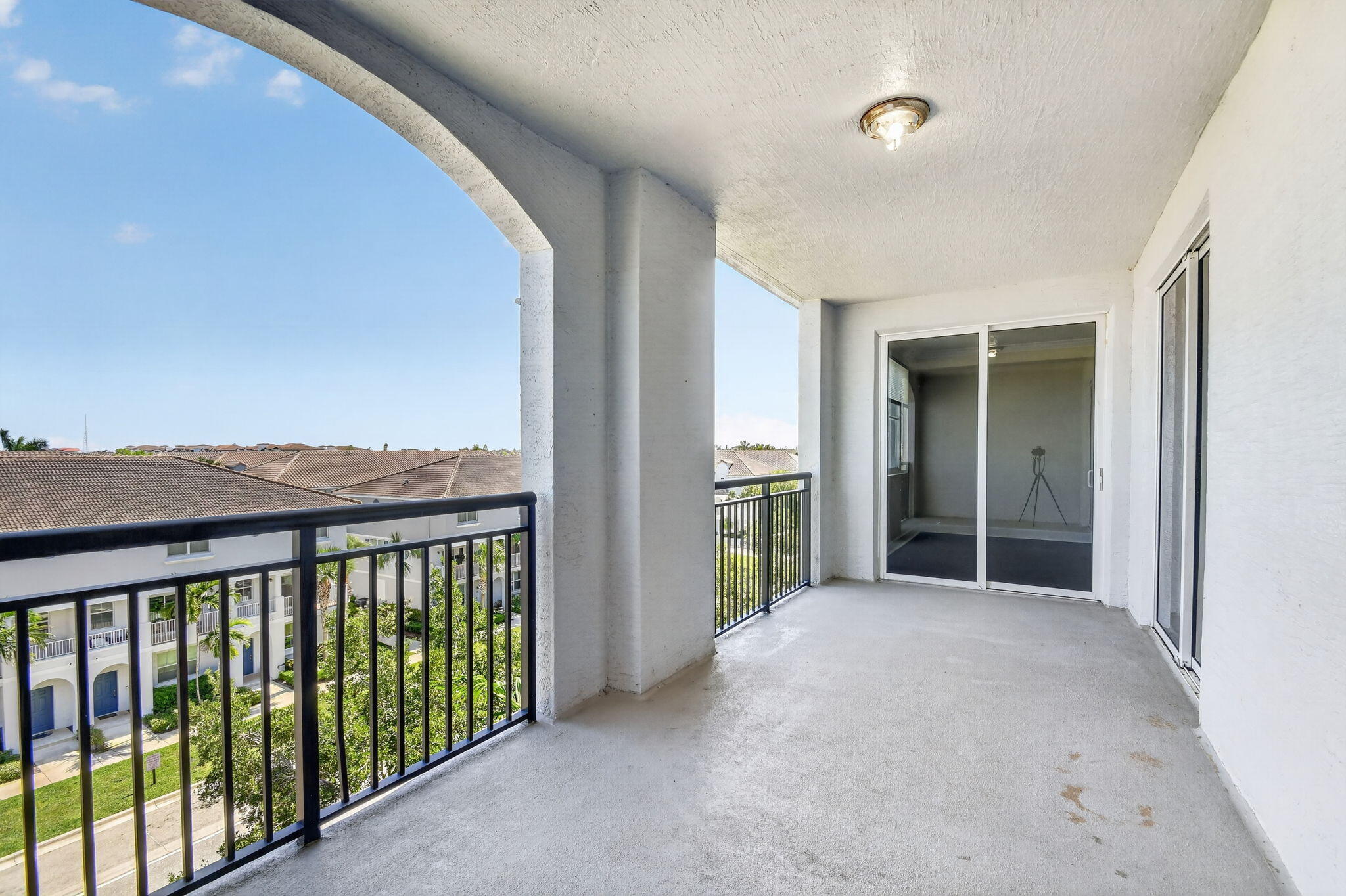 VIZCAYA LAKES CONDO - Residential