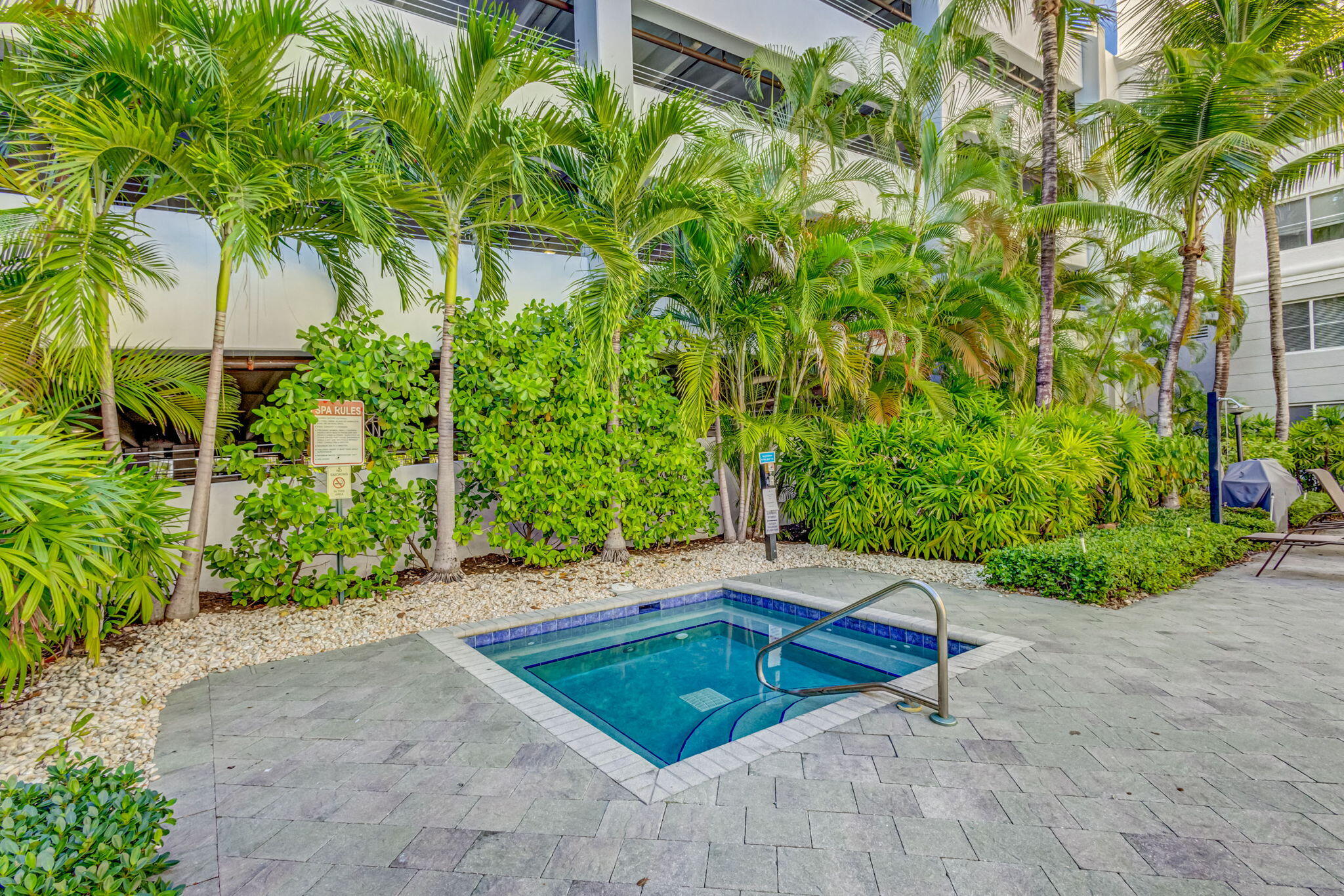 VIZCAYA LAKES CONDO - Residential