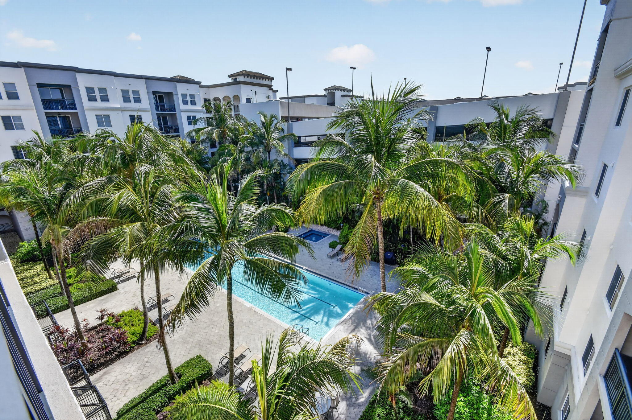 VIZCAYA LAKES CONDO - Residential