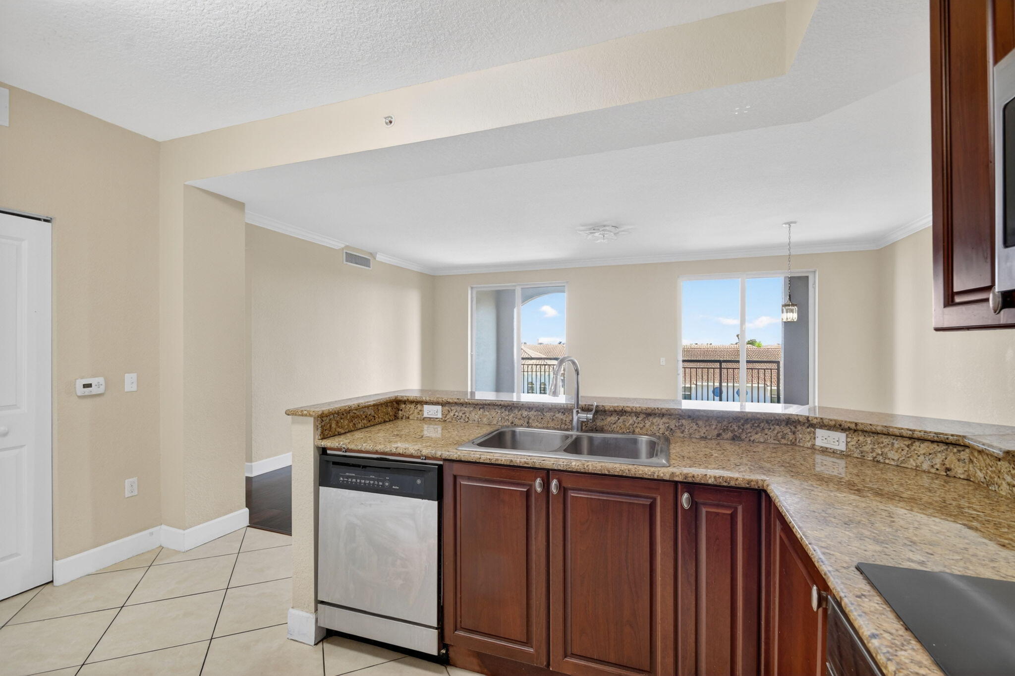 VIZCAYA LAKES CONDO - Residential