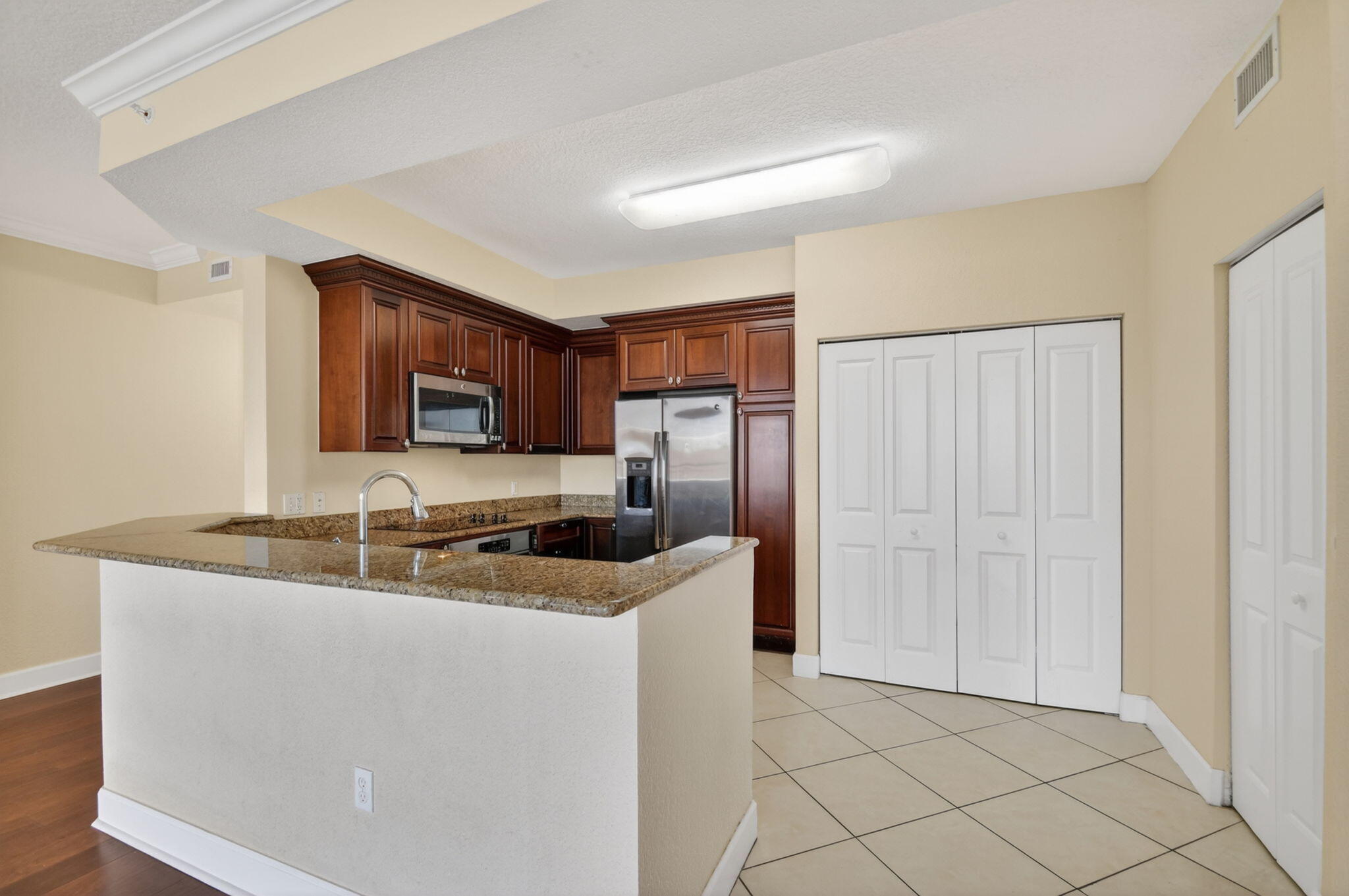 VIZCAYA LAKES CONDO - Residential