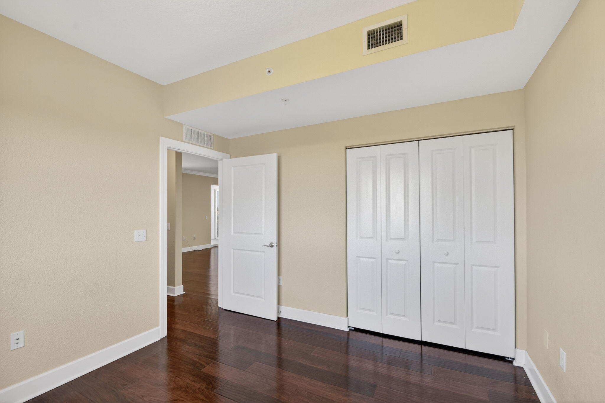 VIZCAYA LAKES CONDO - Residential