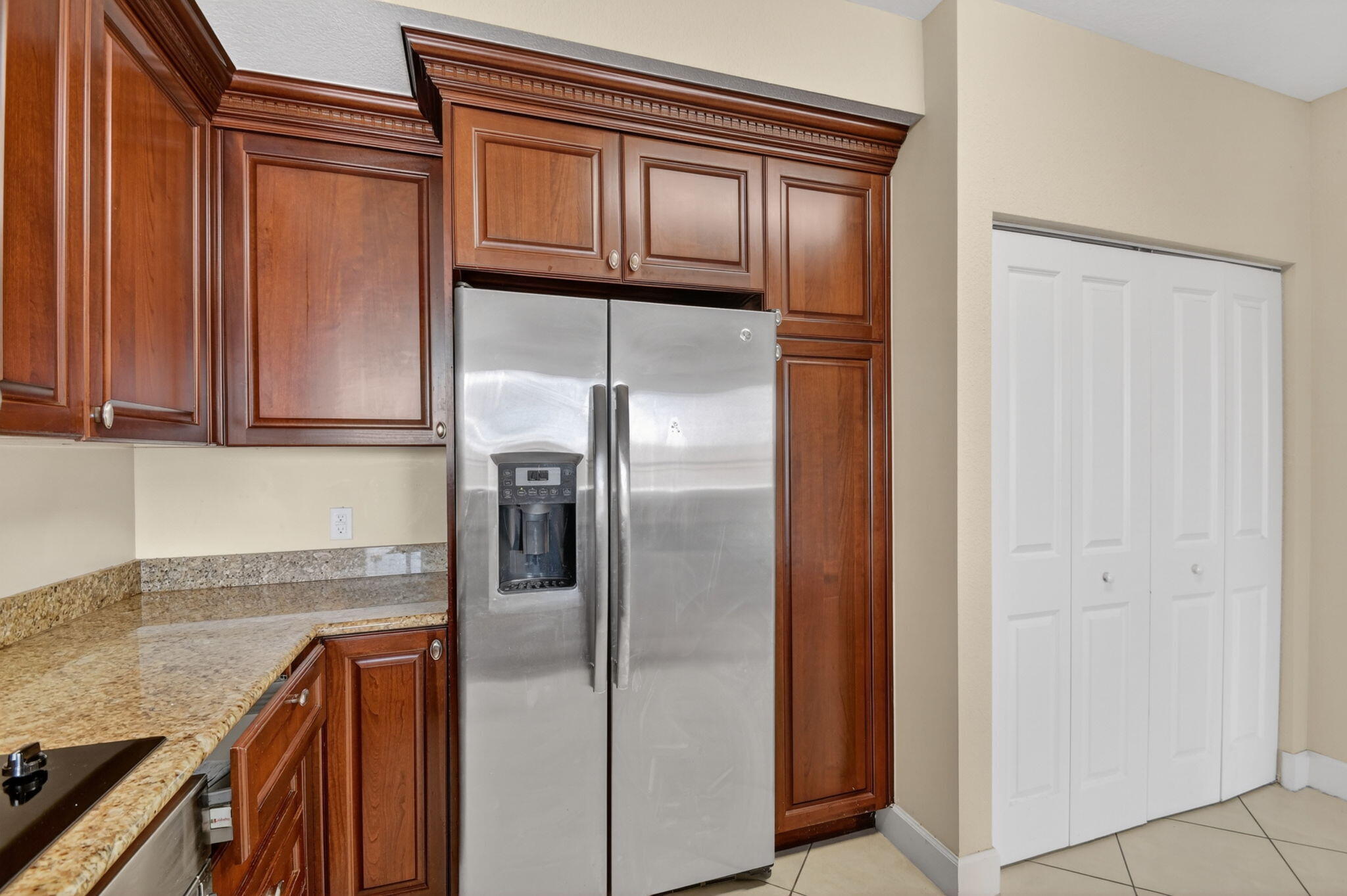 VIZCAYA LAKES CONDO - Residential