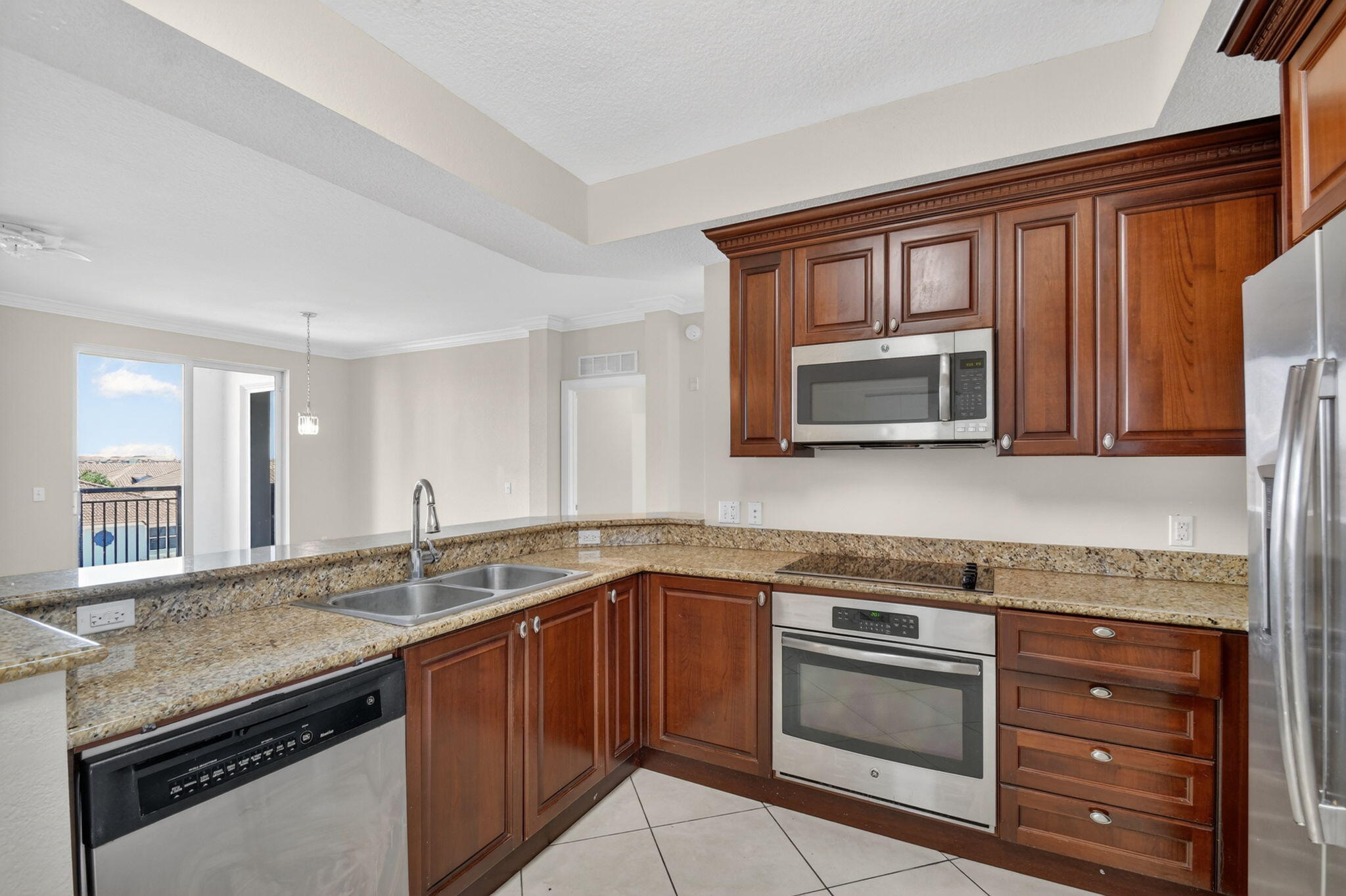 VIZCAYA LAKES CONDO - Residential
