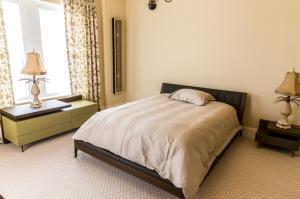 ONE WATERMARK PLACE OF TH - Residential