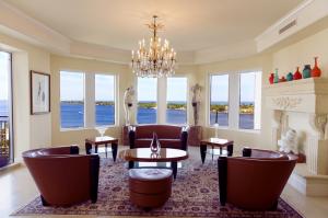 ONE WATERMARK PLACE OF TH - Residential