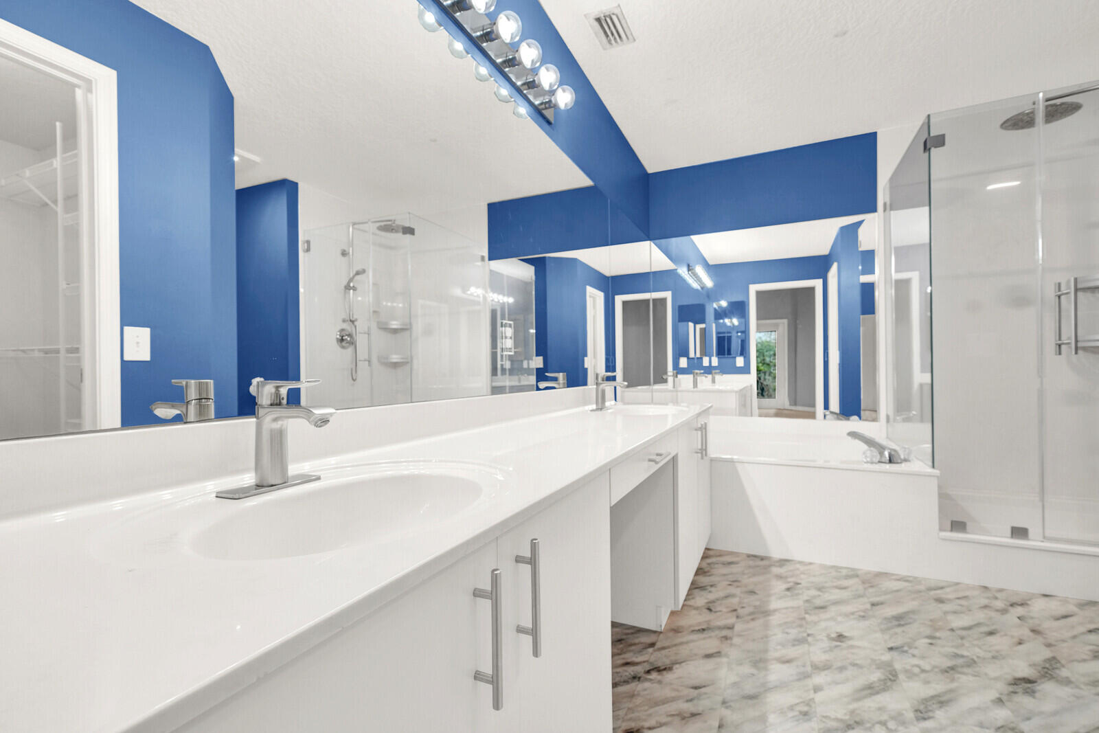 OAK HARBOUR 4 - Residential