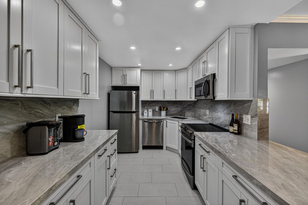 Photo of 300 NE 19th Court #104n, Wilton Manors, FL 33305 (MLS # B26006514)