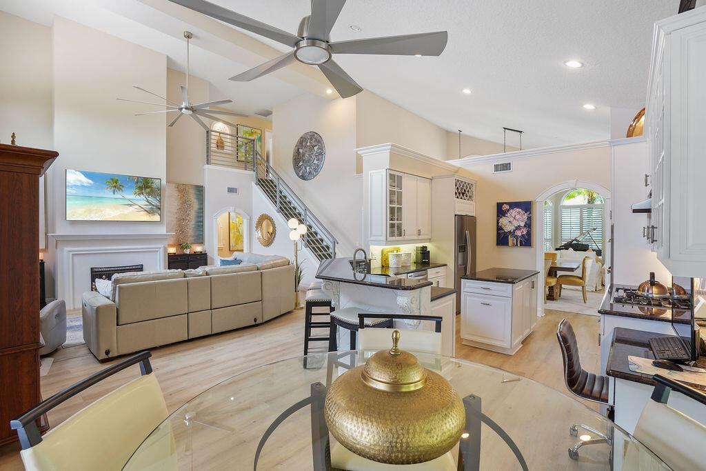 572 SW Romora Bay