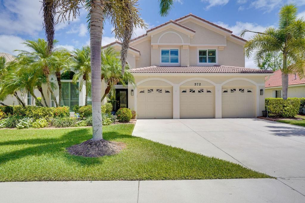 Photo of 572 SW Romora Bay, Port Saint Lucie, FL 34986 (MLS # R11093182)