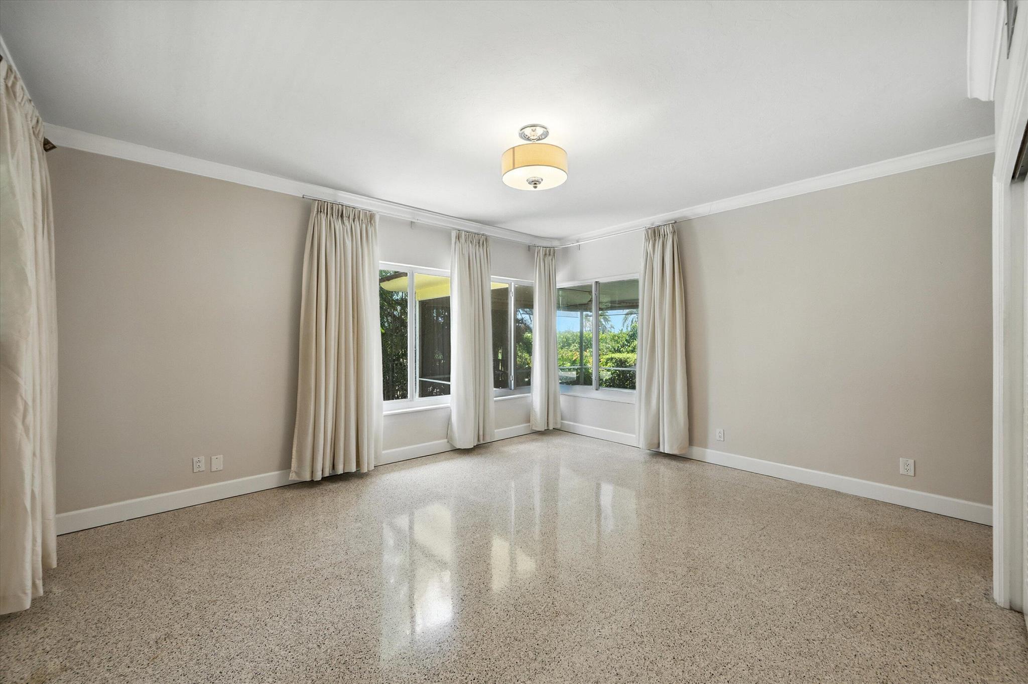 632 N Lakeside Drive