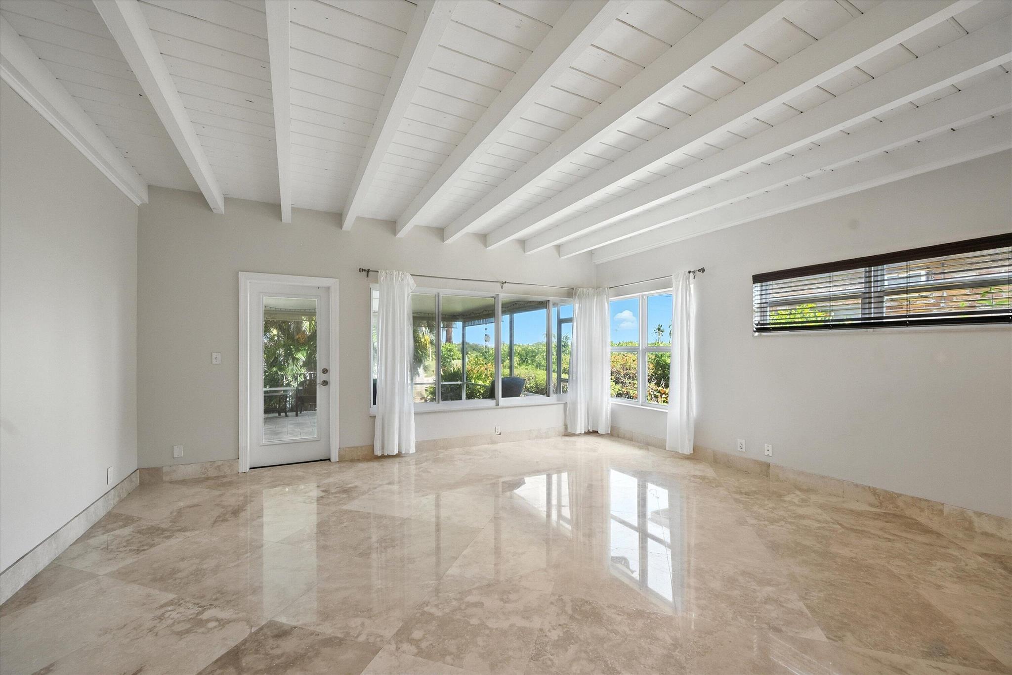 632 N Lakeside Drive
