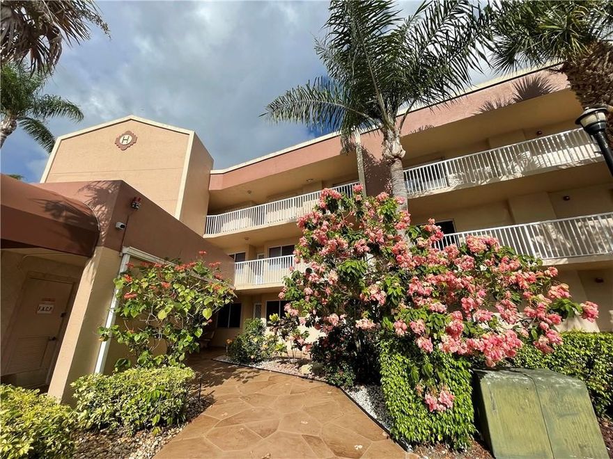 INSIDE CORNER WITH 3 EXTRA WINDOWS FIRST FLOOR 2-BEDROOM, 2-BATH BAYBERRY MODEL WITH A FANTASTIC WIDE WATER VIEW. PATIO HAS SLIDERS AND OTHER UPGRADES. KITCHEN HAS UPDATED STAINLESS STEEL APPLIANCES. ALL FURNITURE INCLUDED. KINGS POINT HAS OVER 200 CLUBS AND MANY OTHER ACTIVITIES TO FILL EVERY DAY. ASSOC SAYS 55+
