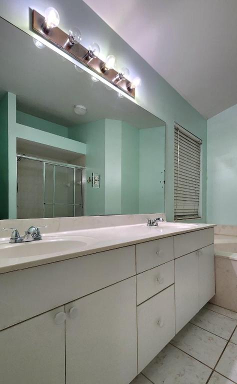 NORTH PALM BEACH HEIGHTS - Residential Lease