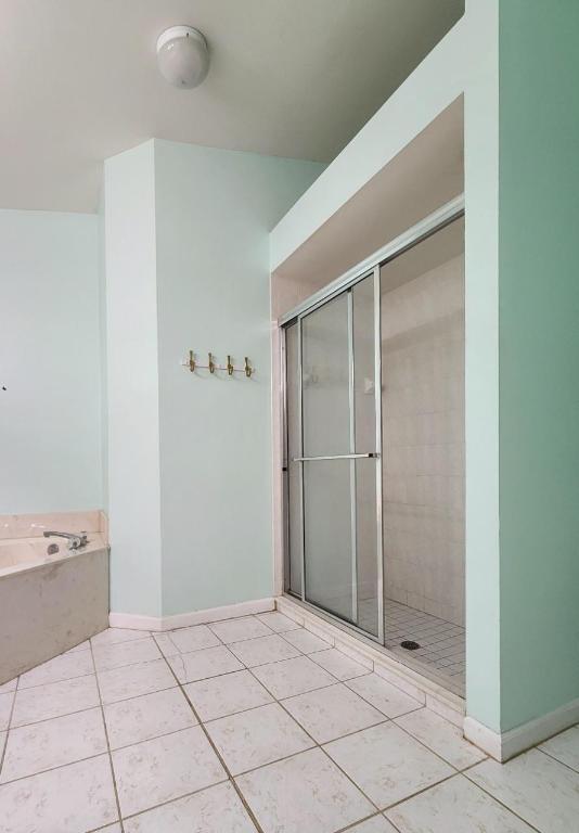 NORTH PALM BEACH HEIGHTS - Residential Lease