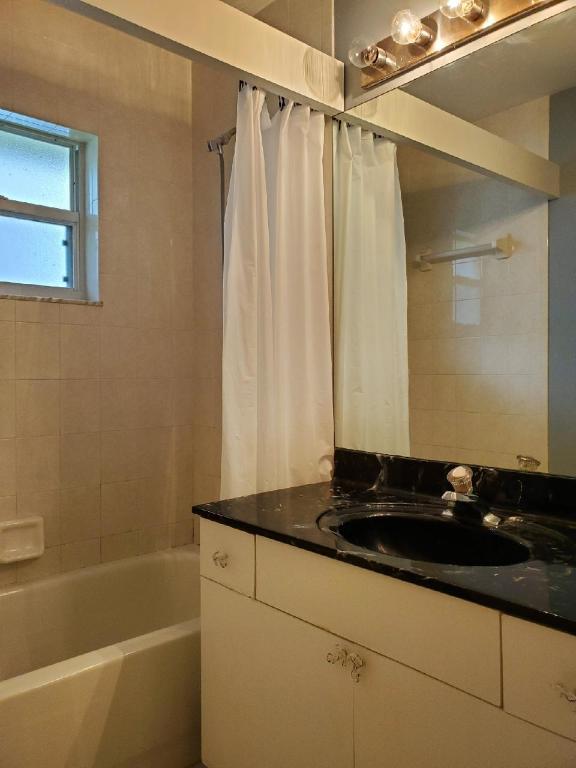 NORTH PALM BEACH HEIGHTS - Residential Lease