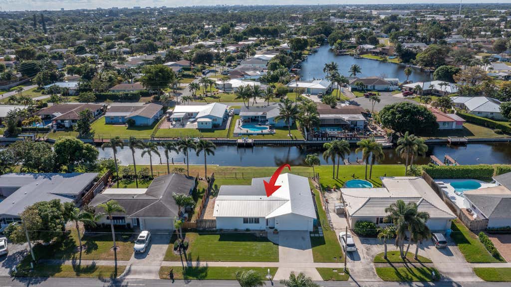 Photo of 1124 SW 24th Avenue, Boynton Beach, FL 33426 (MLS # R11040862)