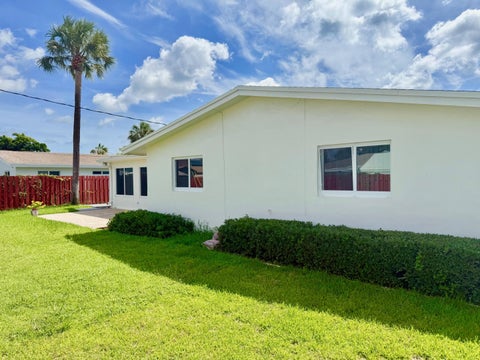 Tiny photo for 617 SE 8th Avenue, Deerfield Beach, FL 33441 (MLS # B26090047)