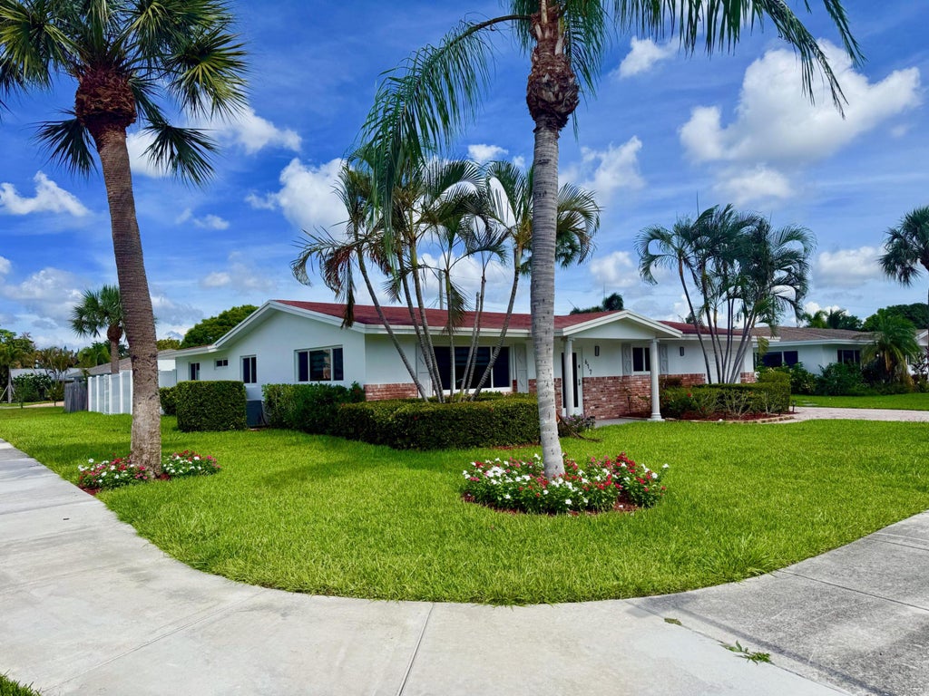 Photo of 617 SE 8th Avenue, Deerfield Beach, FL 33441 (MLS # B26090047)