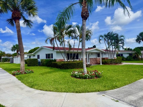 Photo of 617 SE 8th Avenue, Deerfield Beach, FL 33441 (MLS # B26090047)