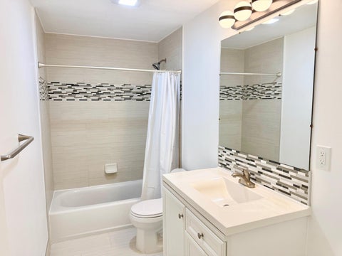 Tiny photo for 617 SE 8th Avenue, Deerfield Beach, FL 33441 (MLS # B26090047)