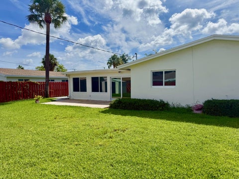 Tiny photo for 617 SE 8th Avenue, Deerfield Beach, FL 33441 (MLS # B26090047)