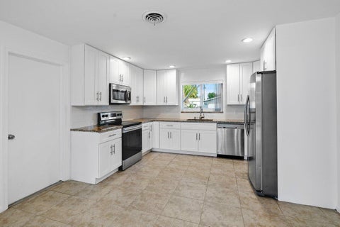 Tiny photo for 617 SE 8th Avenue, Deerfield Beach, FL 33441 (MLS # B26090047)