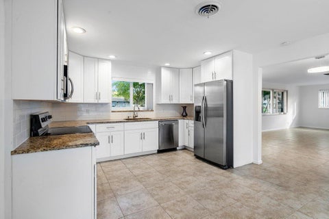 Tiny photo for 617 SE 8th Avenue, Deerfield Beach, FL 33441 (MLS # B26090047)