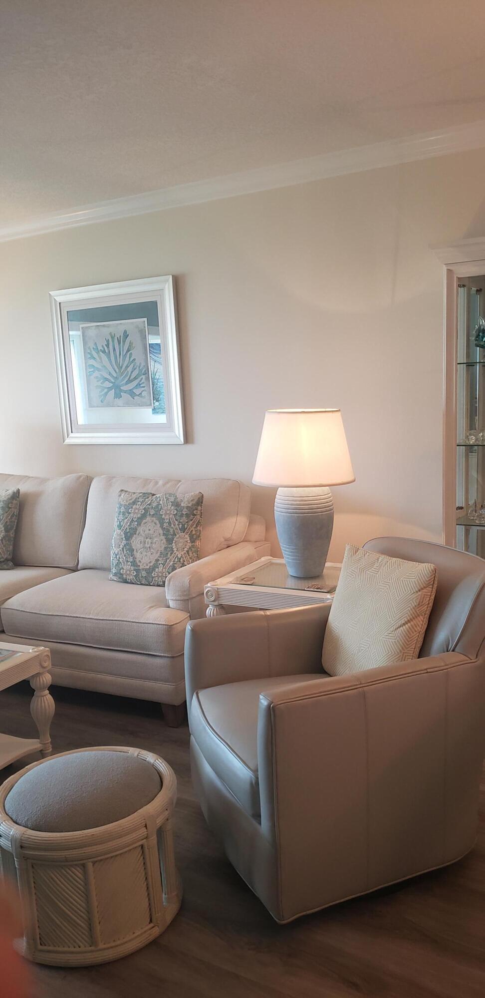 HUTCHINSON HOUSE WEST - Residential Lease