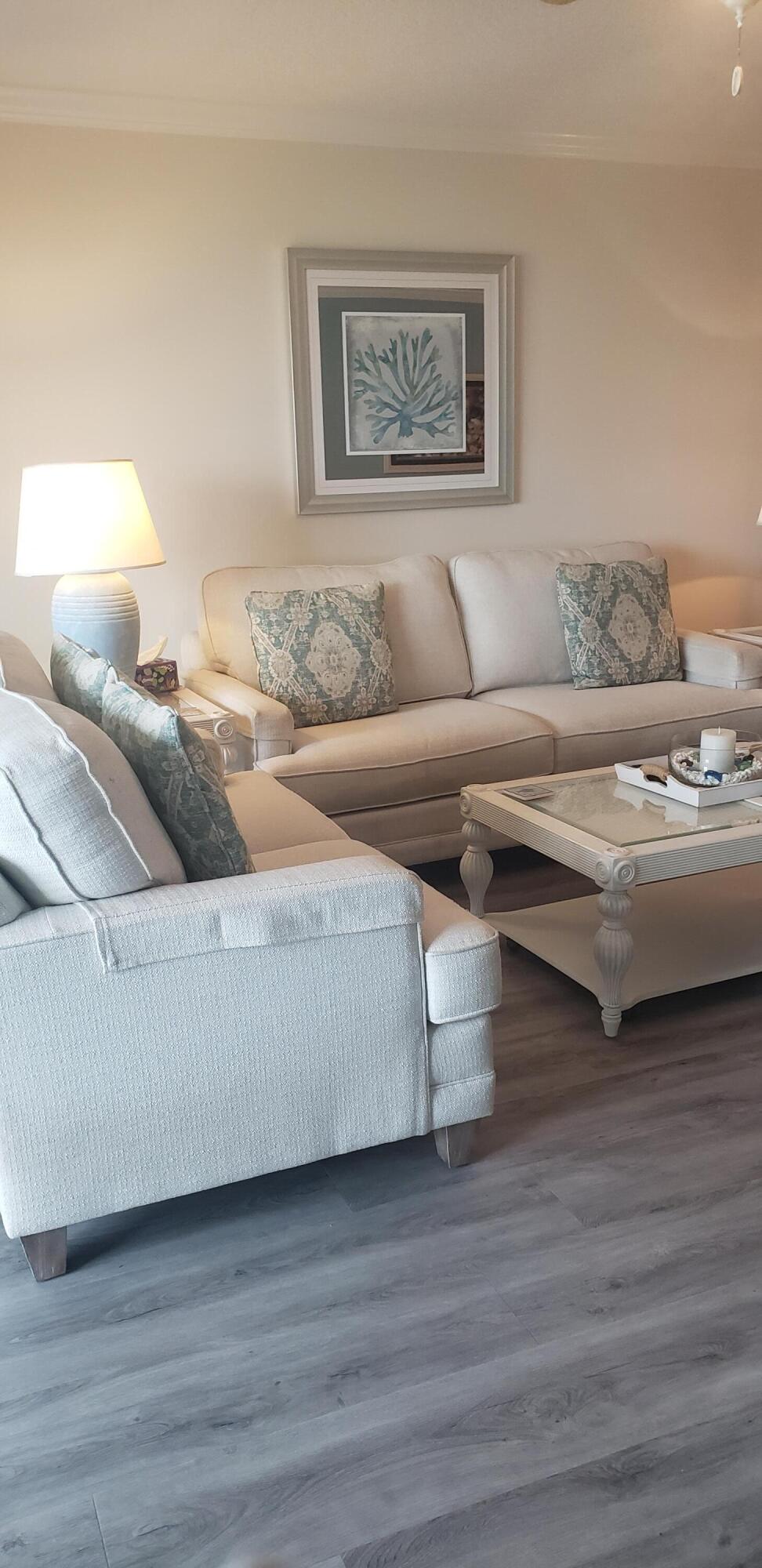 HUTCHINSON HOUSE WEST - Residential Lease