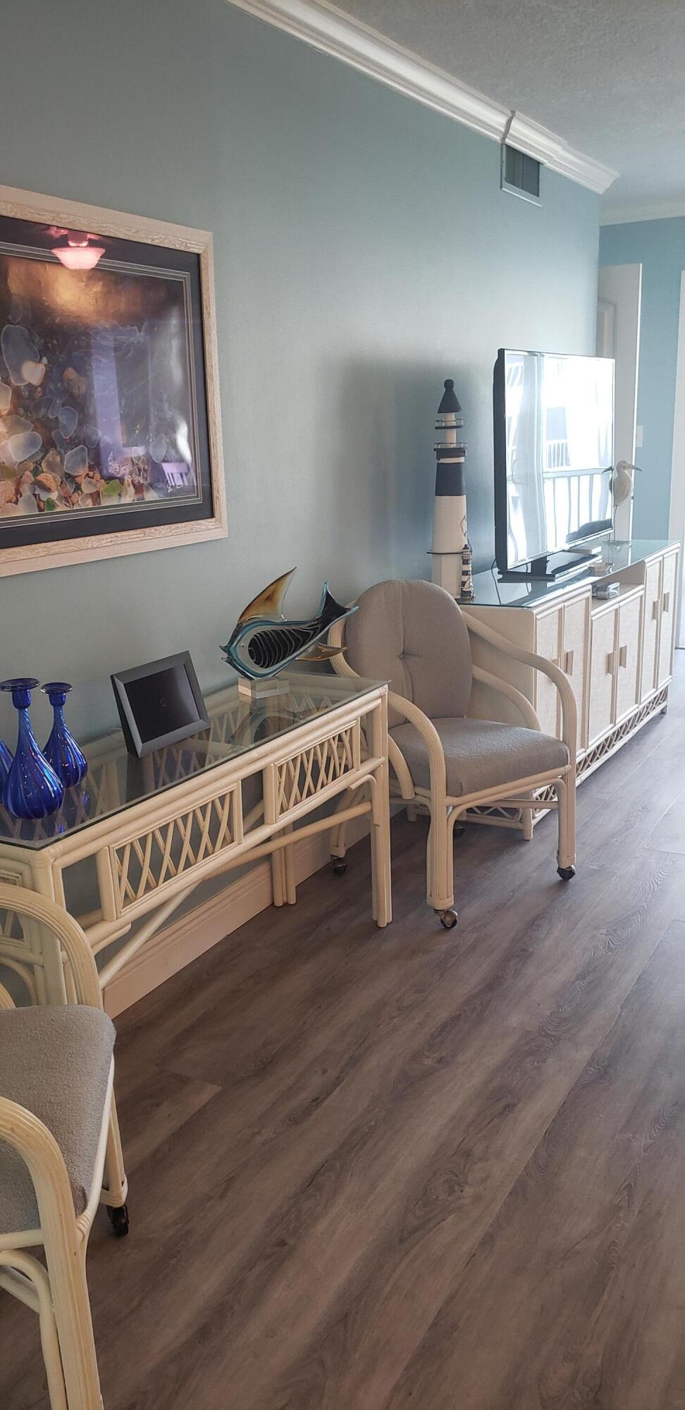 HUTCHINSON HOUSE WEST - Residential Lease