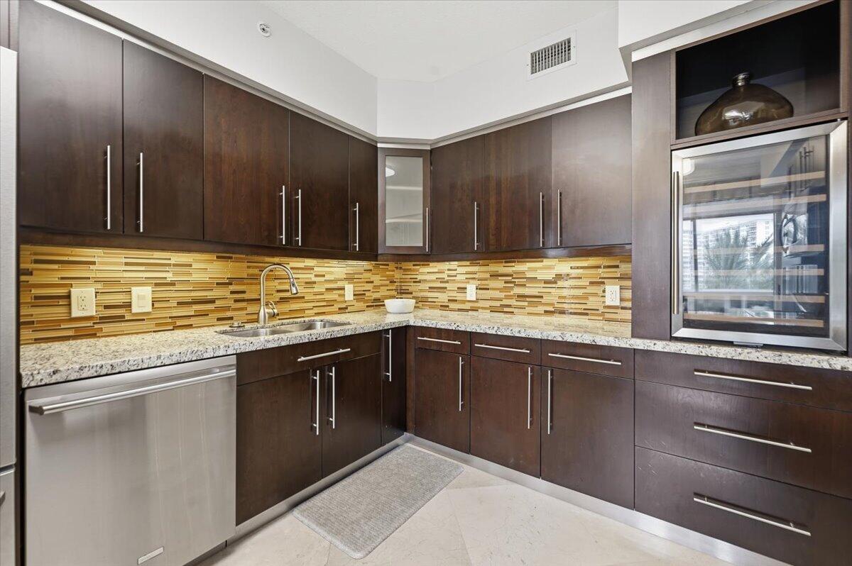 LHERMITAGE I CONDOMINIUM - Residential