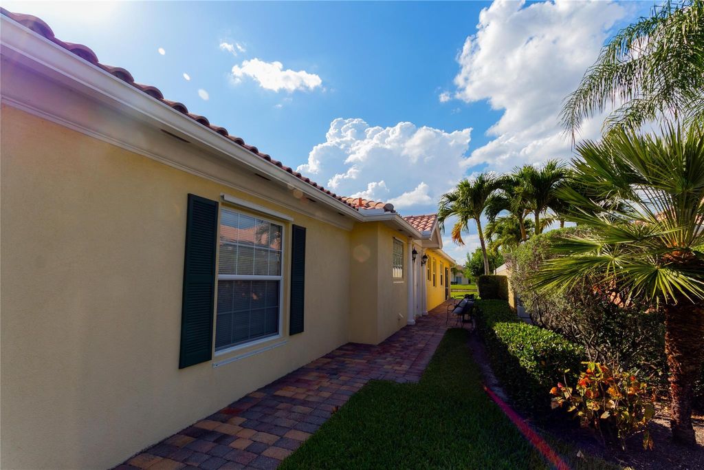 Photo of 11274 SW Pembroke Drive, Port Saint Lucie, FL 34987 (MLS # F10476942)