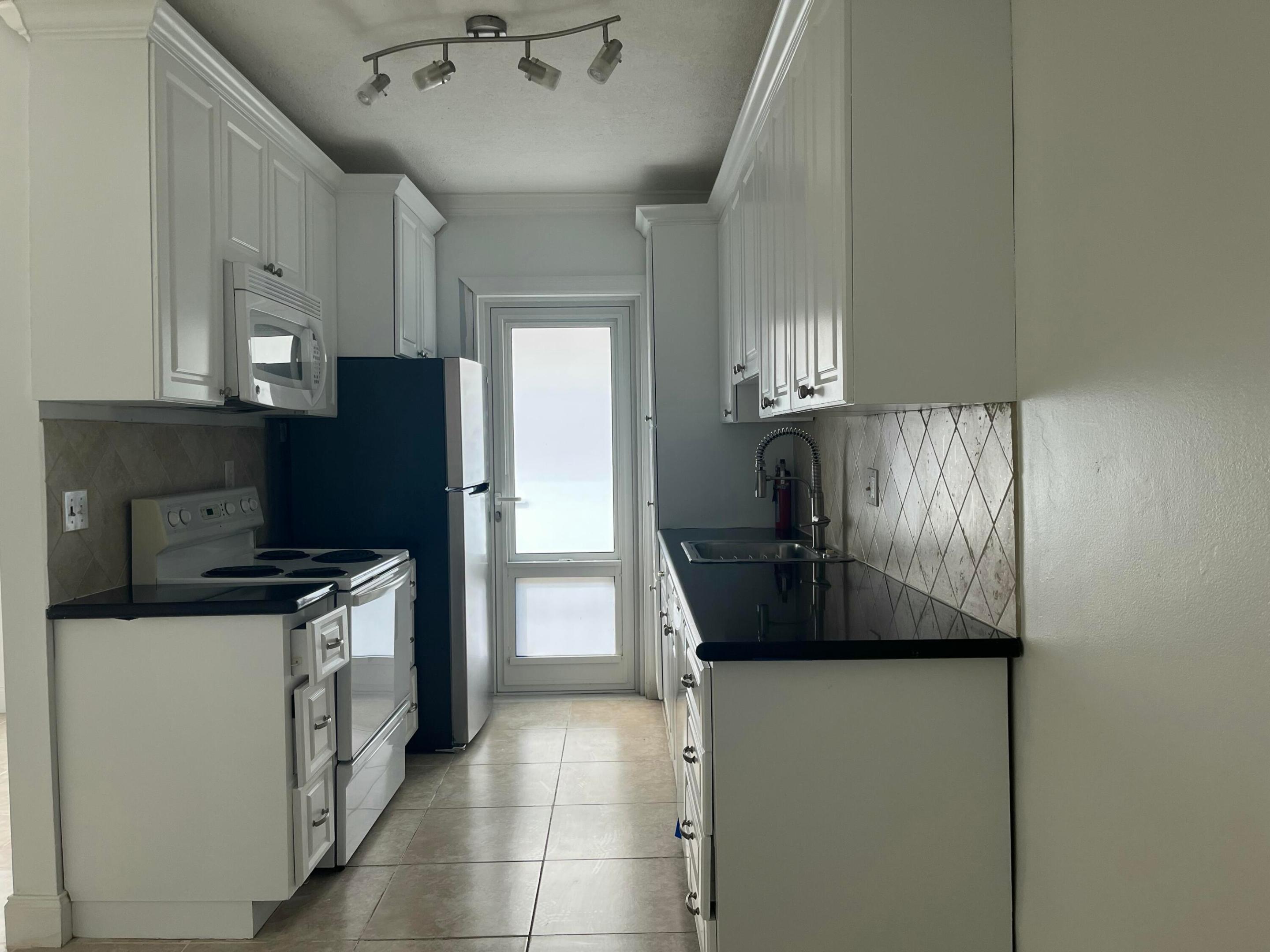 LEISURE GARDENS CONDO - Residential Lease
