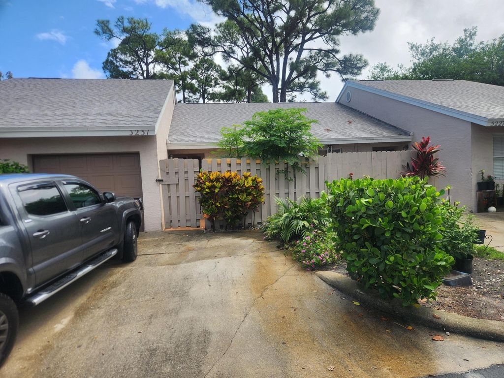 Photo of 5231 S Pine Abbey Dr Drive S, West Palm Beach, FL 33415 (MLS # B26013248)