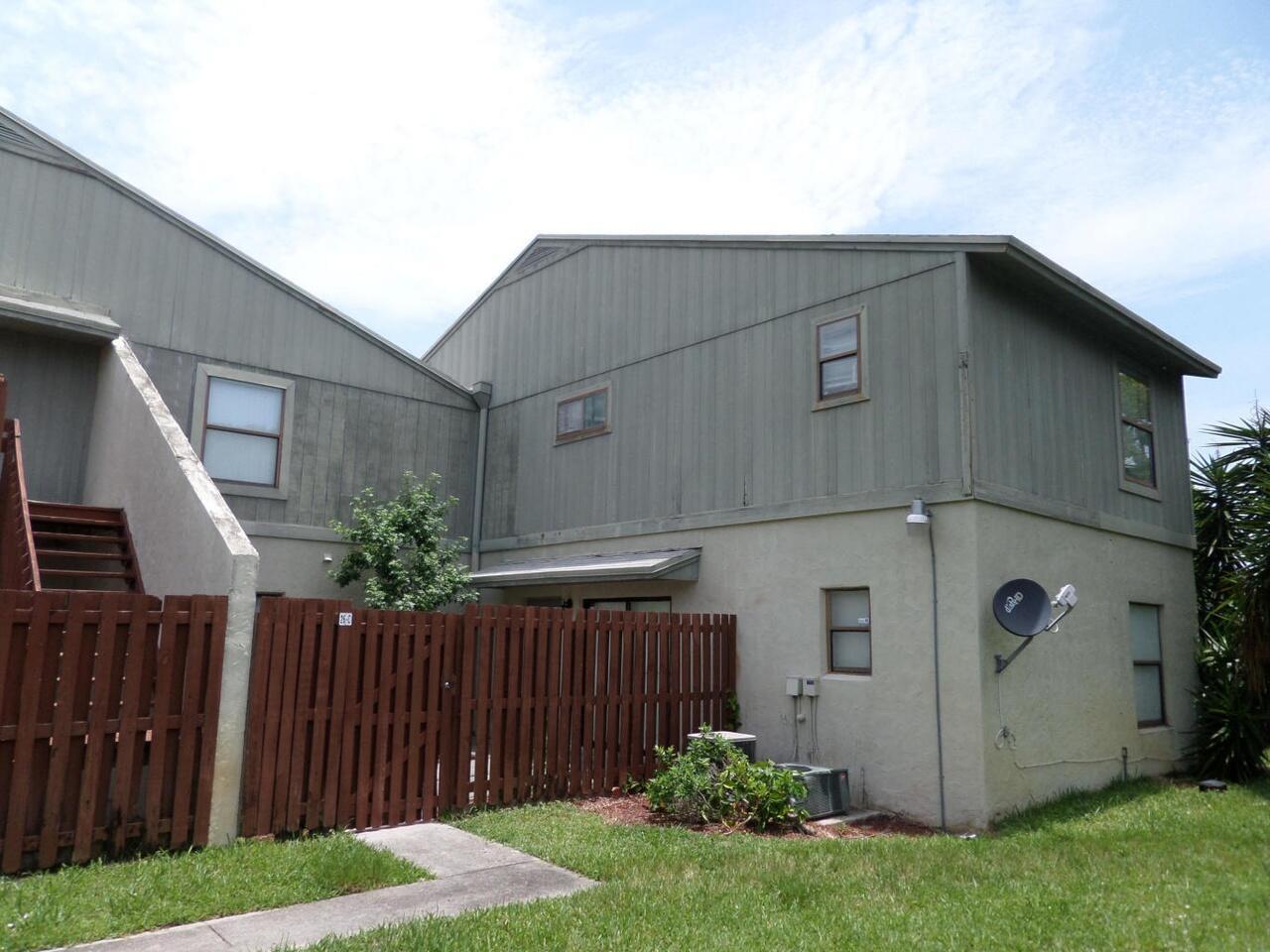 Beautiful 2/2 all remodeled.On the first floor, with screen in outdoor area.plant you own garden......Tile floors, new kitchen, new bathroom, fresh paint. ceiling fans with light.In a quiet community.Looking for tenants who want to make it their home